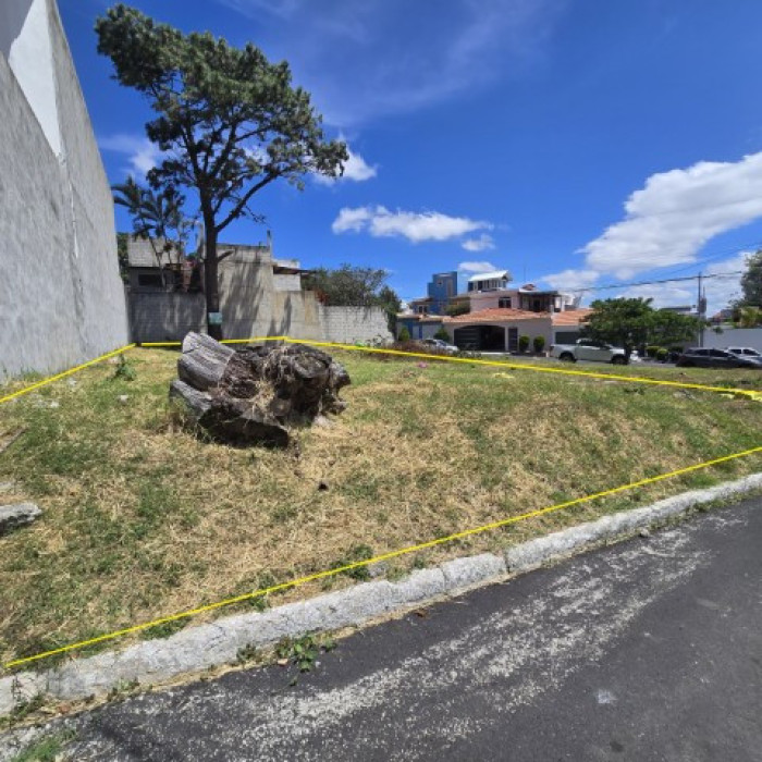 Terreno Amplio en Venta Pinares de San Cristóbal - Miniatura 2