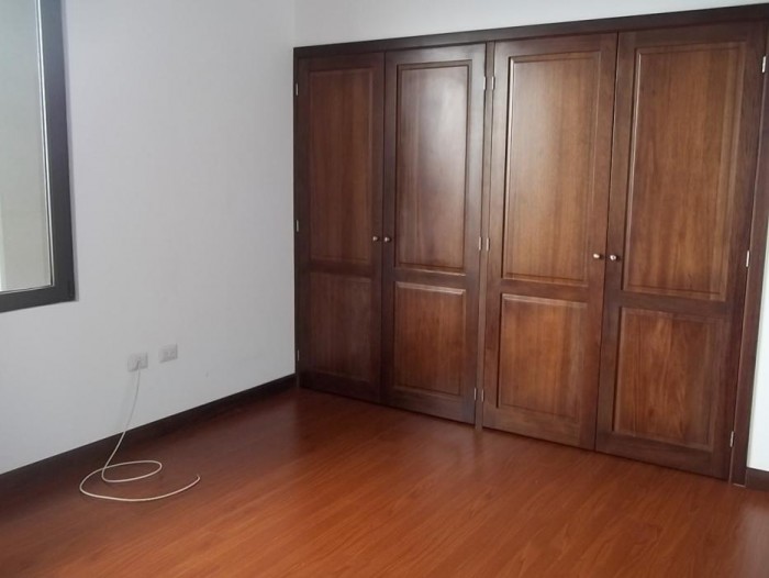 Apartamento en renta en edificio de zona 15 - Miniatura 5