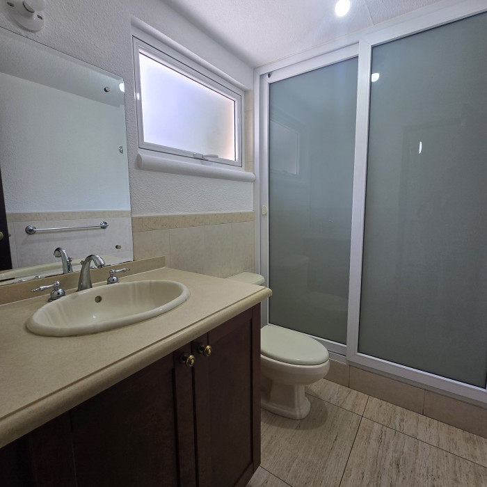 Alquiler hermosa casa en condominio en zona 10 — foto 14