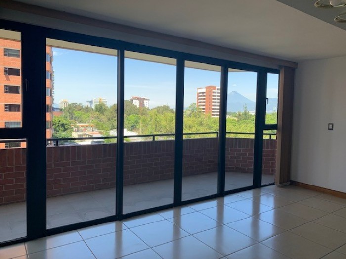Apartamento en renta zona 14 - Image 1
