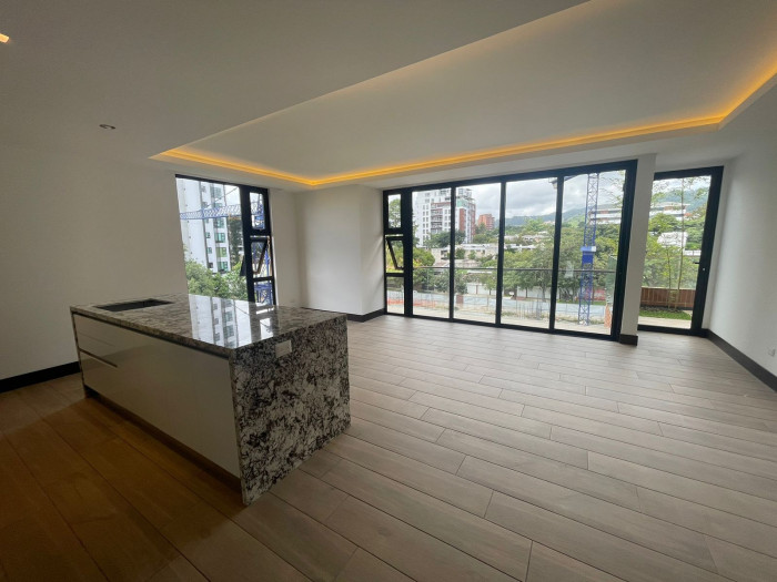 Apartamento con jardín en venta zona 15 Vh 1 - Image 1