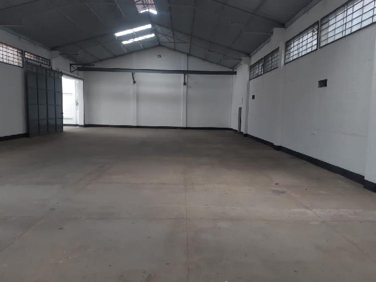 Propiedad grande para sala de ventas u oficinas . — foto 3