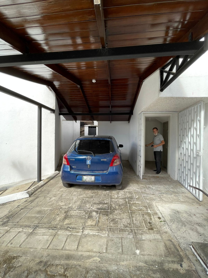 CASA EN VENTA RECIEN REMODELADA ZONA 15 — foto 10