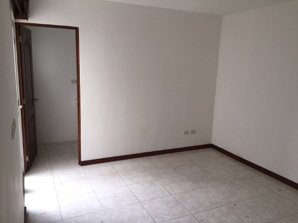 Remate Bancario Casa 2 Niveles 4 Dormitorios — foto 11