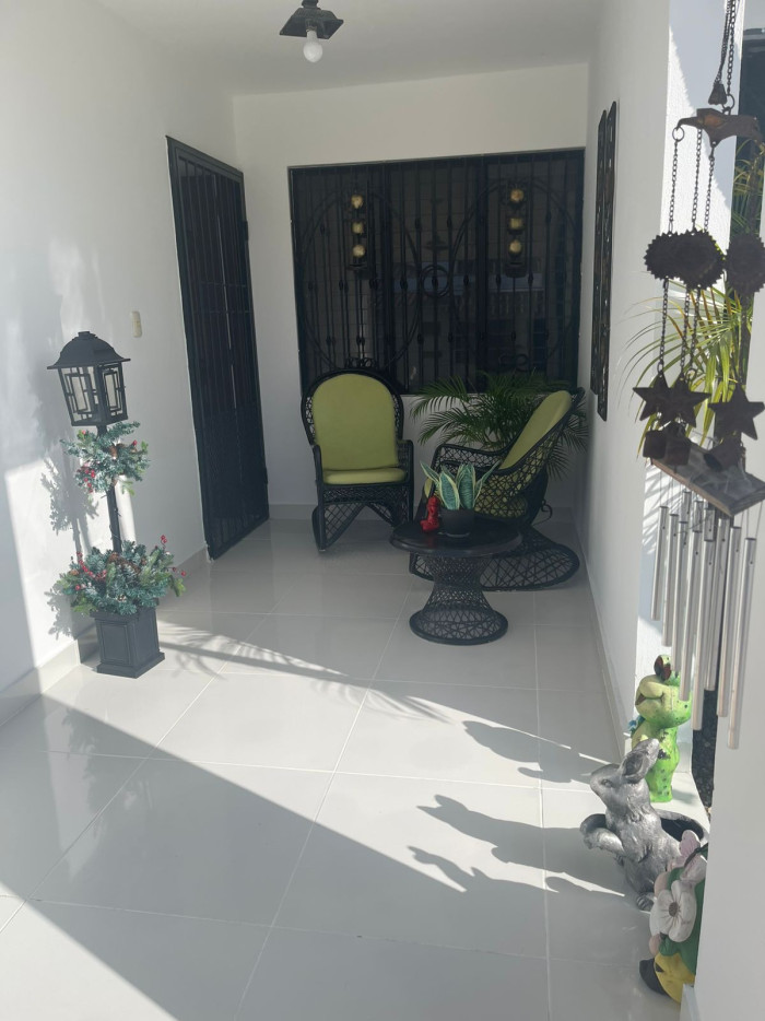 VENTA DE CASA CON PATIO EN LLANOS DE GURABO - 2