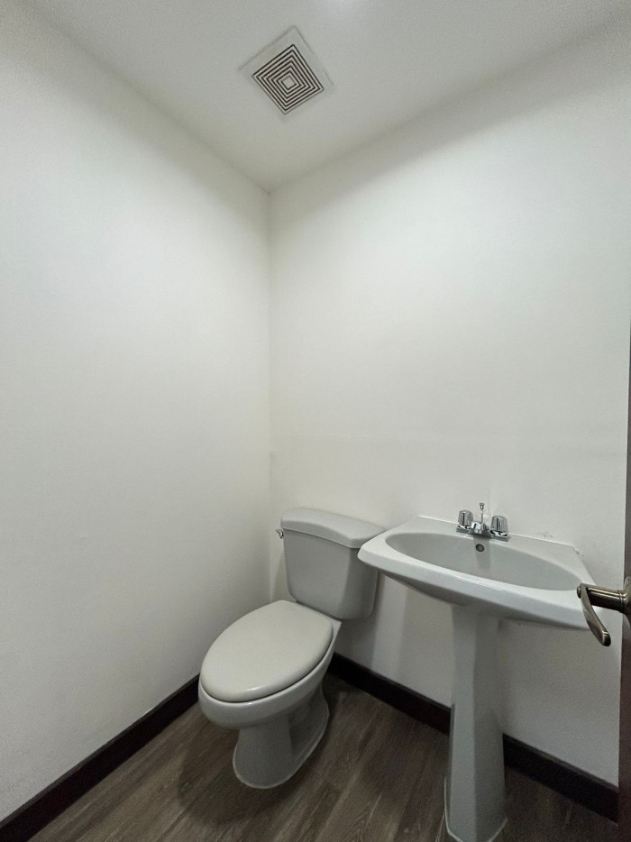 Oficina en renta en zona 14 Europlaza con acabados — foto 7