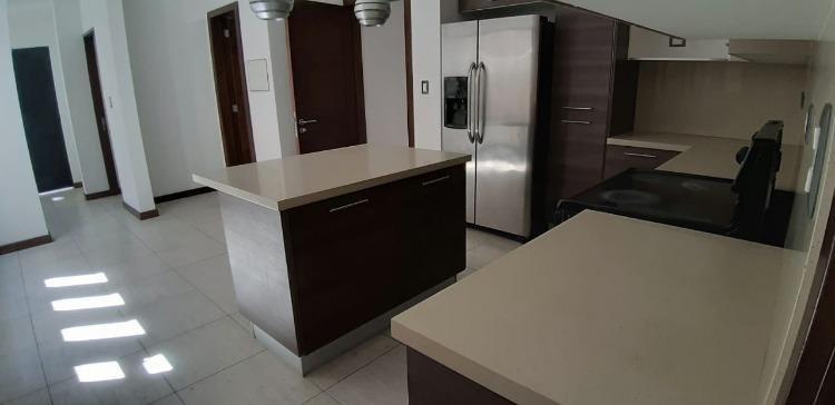 Residencia en venta en Condominio Santa Catarina Guate - Image 4