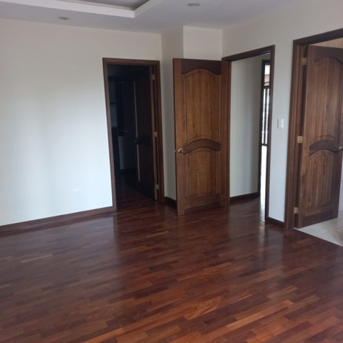 Plus Real Estate vende/ renta apartamento en zona 15 VHII