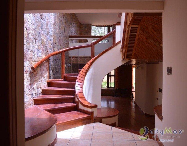 Venta Casa de lujo en Condominio El Prado zona 10 - Image 2