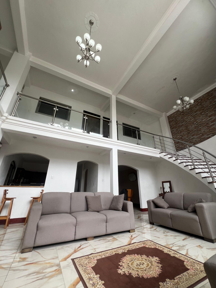 Hermosa Casa moderna en Venta a 10 minutos de Antigua - Image 2