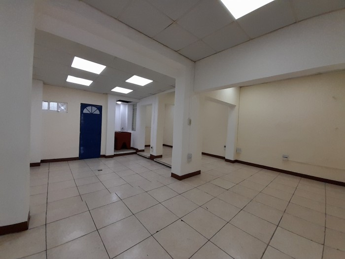 Oficina en renta en zona 10 Guatemala - Miniatura 6