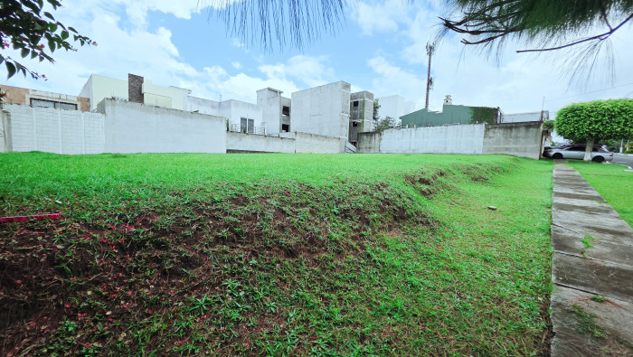 Terreno en Venta en Hacienda Real Zona 16 - Image 2