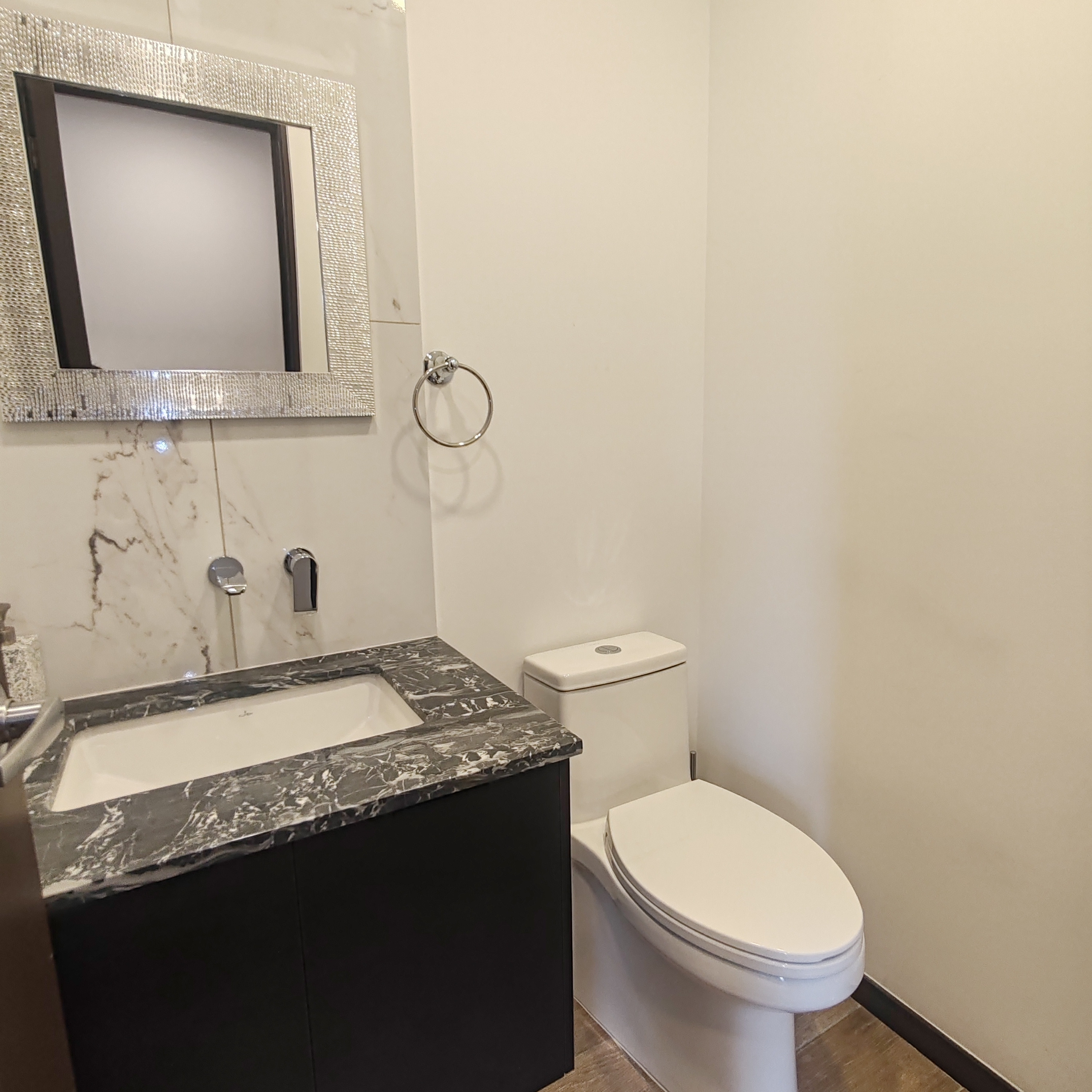 Apartamento Amueblado en Renta en Zona 11 Altaire - Miniatura 16