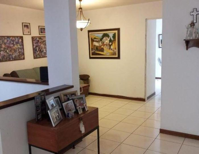 Casa en Venta zona 14 La Villa - Image 2