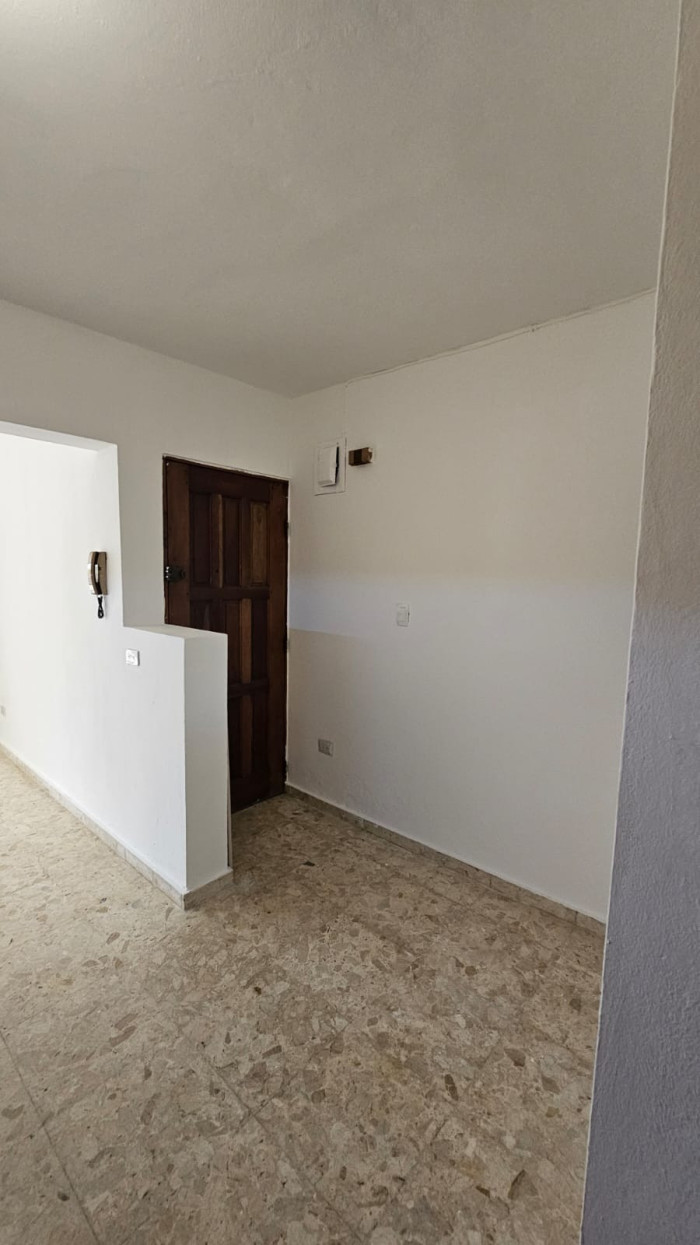 APARTAMENTO EN ALQUILER EN LA CASTELLANA 1ER NIVEL — foto 3
