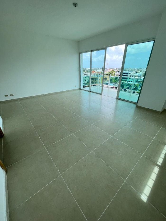Apartamento con Linea Blanca en Evaristo Morales D.N - 1