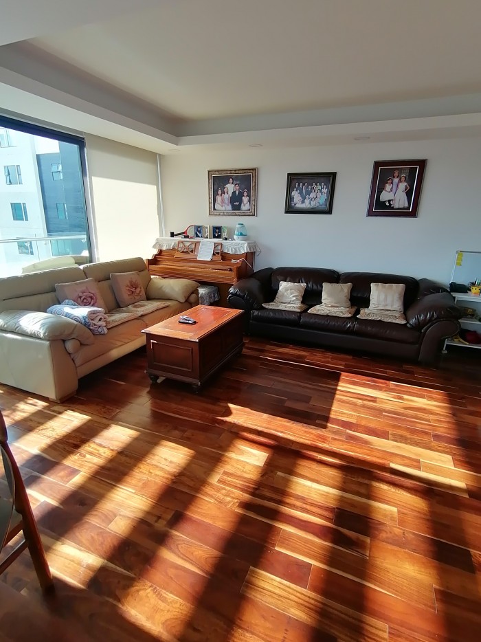 APARTAMENTO EN VENTA LIV NIVEL ALTO ZONA 15 VHI - Image 1