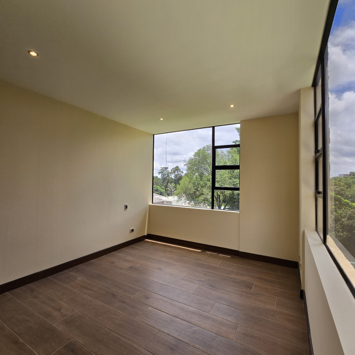 En venta apartamento en Oakland zona 10 Guatemala - Miniatura 7