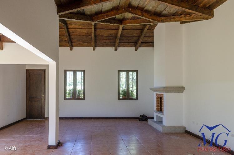 VENDO CASA AMAZONA EN CONDOMINIO CORTIJO DE LAS FLORES