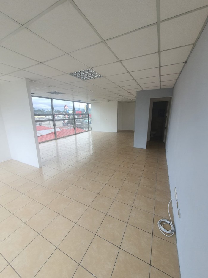 En Alquiler oficina en Ascend zona 9 Guatemala - Image 3