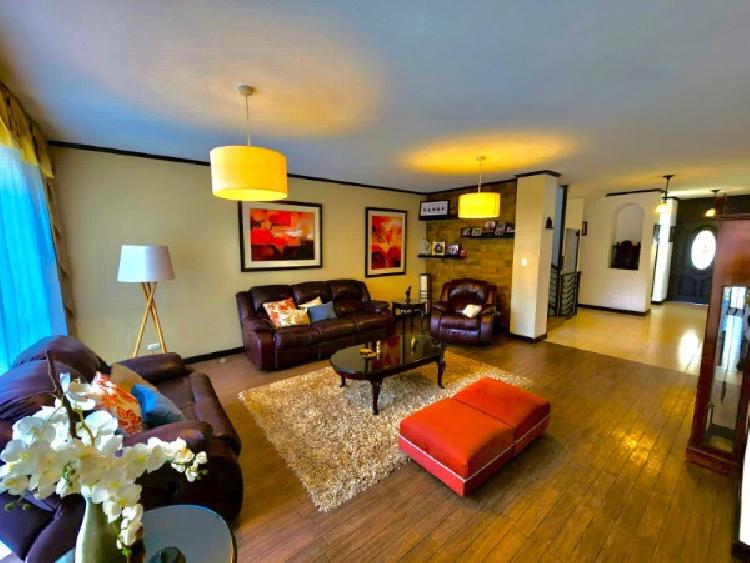 CASA EN VENTA EN CAÑADA DE ELGIN ZONA 13