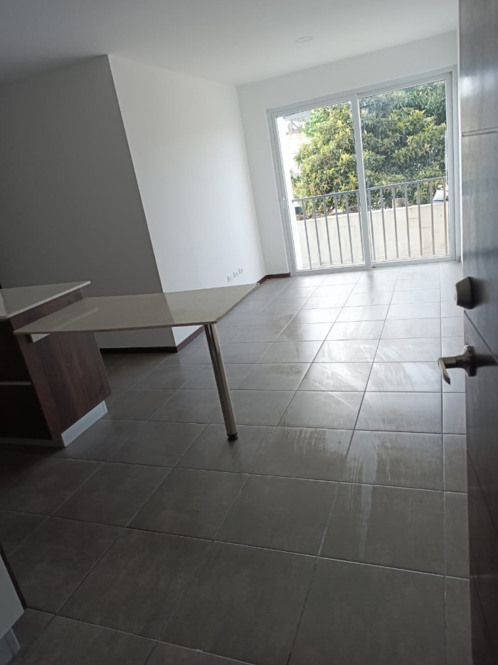 Apartamento en venta en edificio CASA TRES, Zona 3. - Image 1