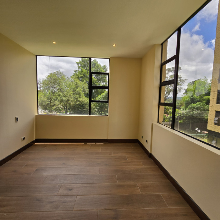 En venta apartamento en Oakland zona 10 Guatemala - Miniatura 9