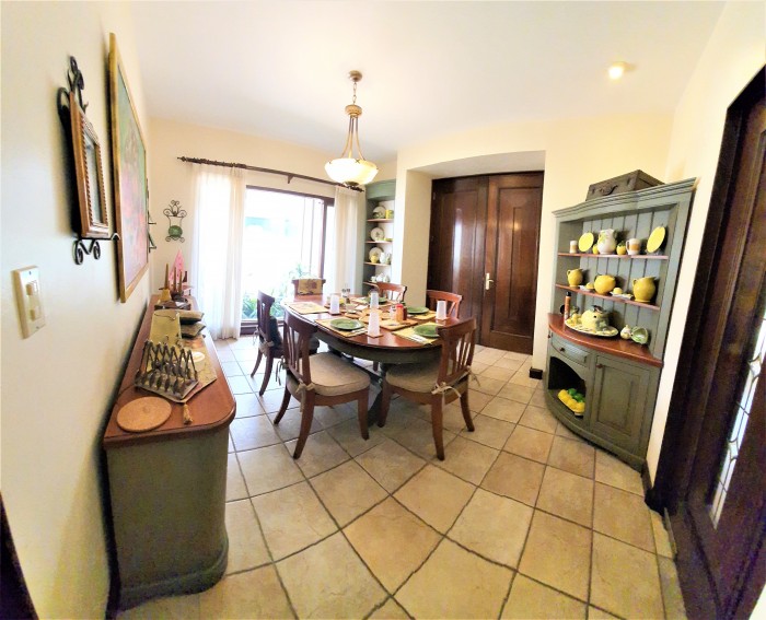Hermosa Casa en Venta en Zona 14 Guatemala - Image 5