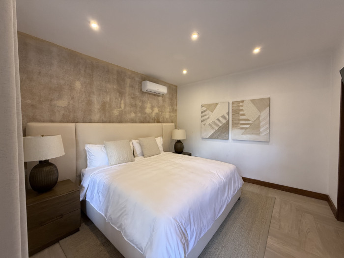 Venta de Casa Moderna en Condominio San Miguel Dueñas - Image 3