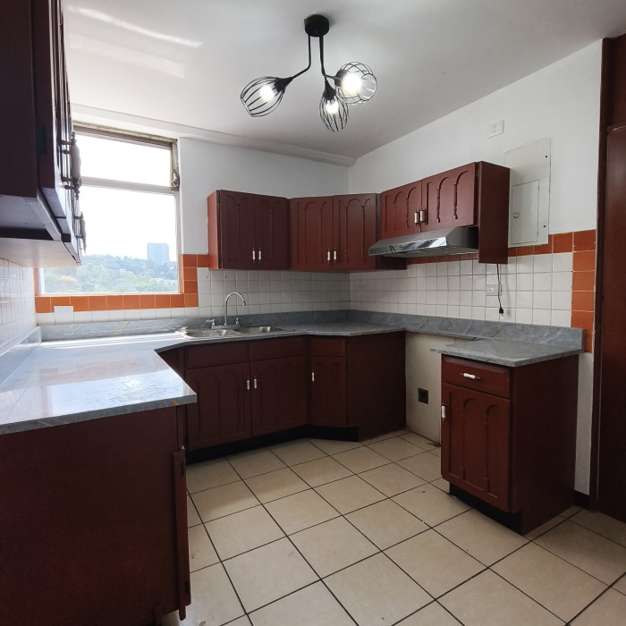 Amplio Apartamento 3 habitaciones, en Renta en Zona 15