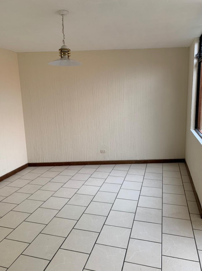Renta de apartamento a excelente precio en zona 15 — foto 3