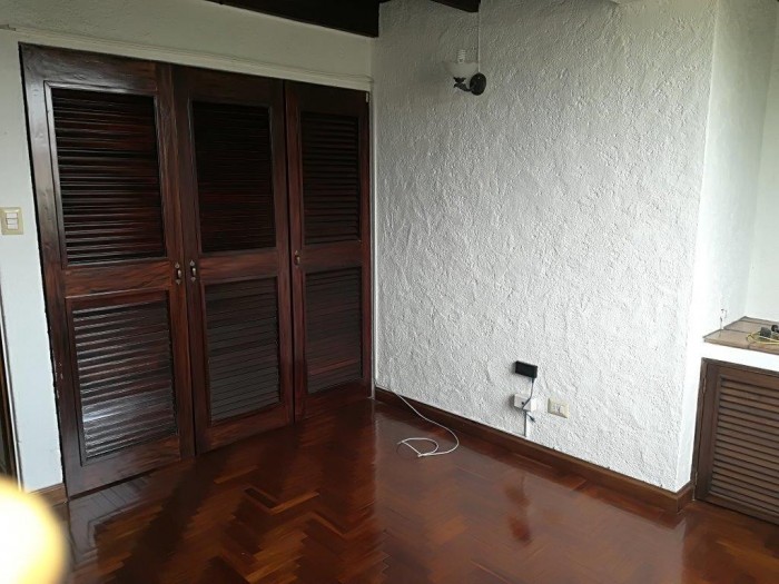 Apartamento en Alquiler edificio de zona 15 - Image 1