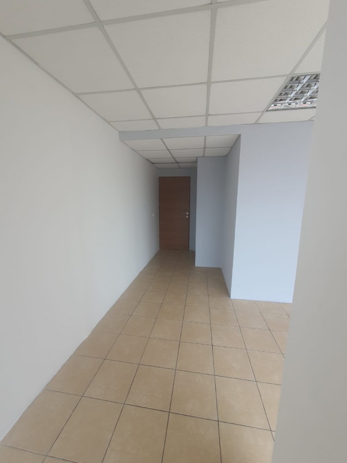 En Alquiler oficina en Ascend zona 9 Guatemala - Image 1