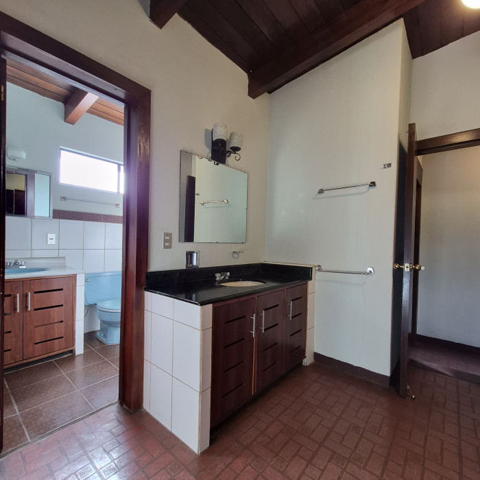 Casa en renta para oficinas zona 15 Vista Hermosa 1 - Miniatura 20