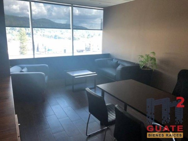 Oficina de 90 m2 de construcción en Venta, Zona 10