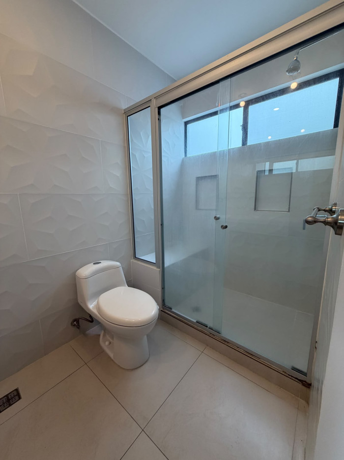 Casa con amplio jardín en alquiler Residencial Antibes - 7