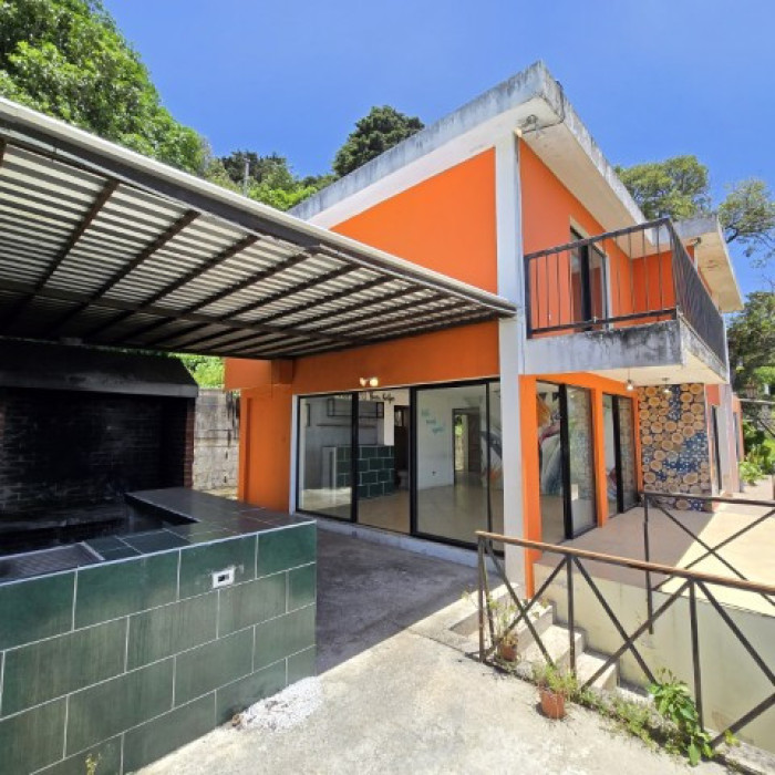 Casa en Venta con Vista Panorámica al Lago de Amatitlán - Image 2