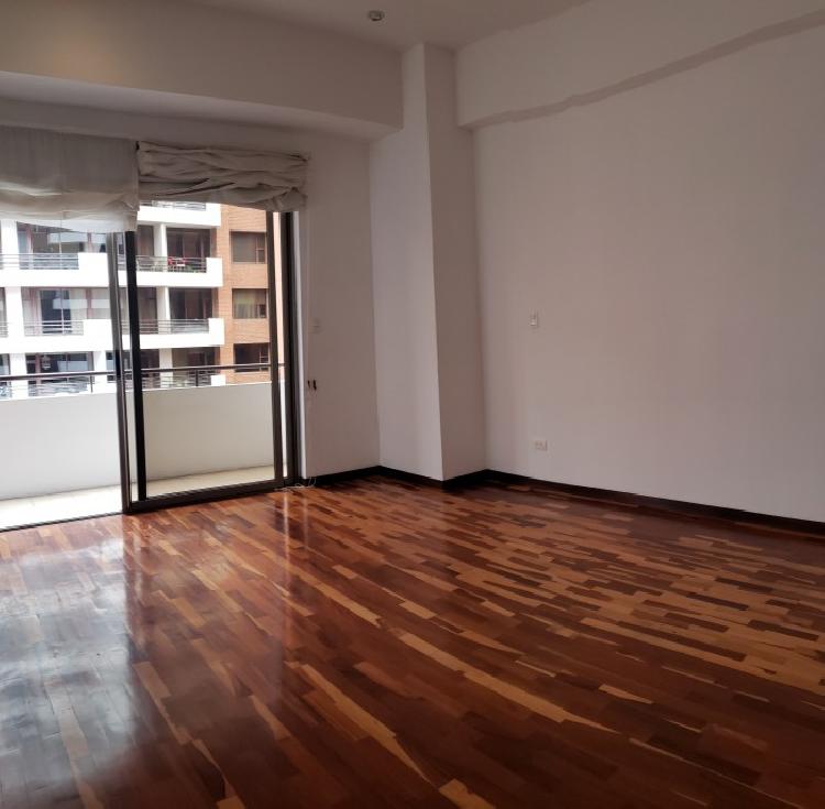 Apartamento alquiler 3 Habitaciones Zona 14 - Image 1