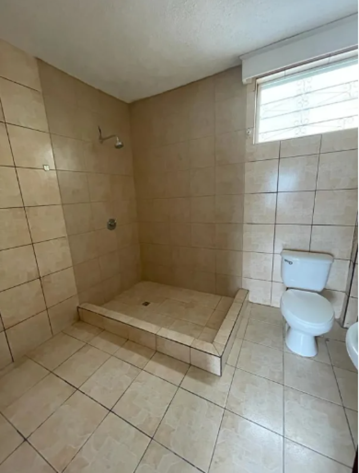 Casa en venta en zona 6 de Mixco, Avances de Serramonte - Image 2