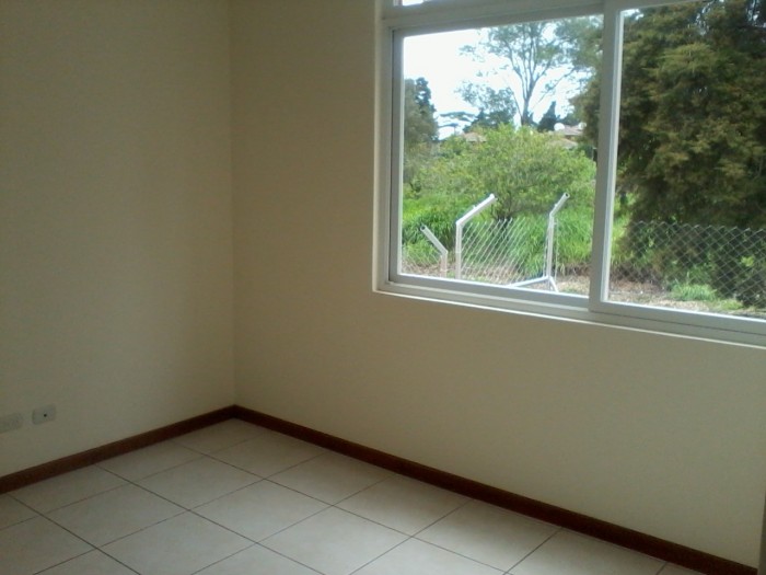 RENTA casa en condominio en San Gaspar zona 16 - Miniatura 6
