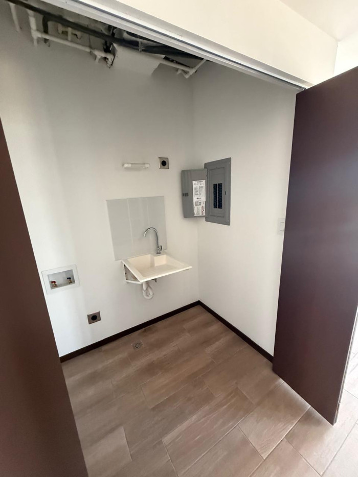 Apartamento grande en venta en zona 11 de Guatemala. - Miniatura 3