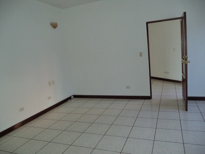 Plus Real Estate renta apartamento en zona 15 — foto 13