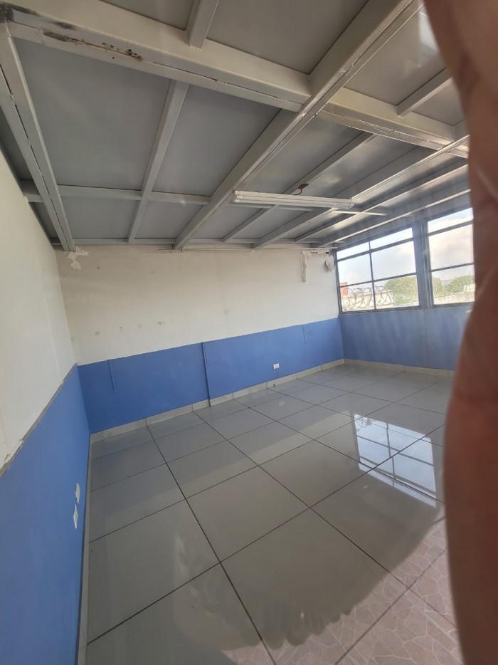 Edificio de Bodegas en RENTA Y VENTA, sobre la bolívar - 4