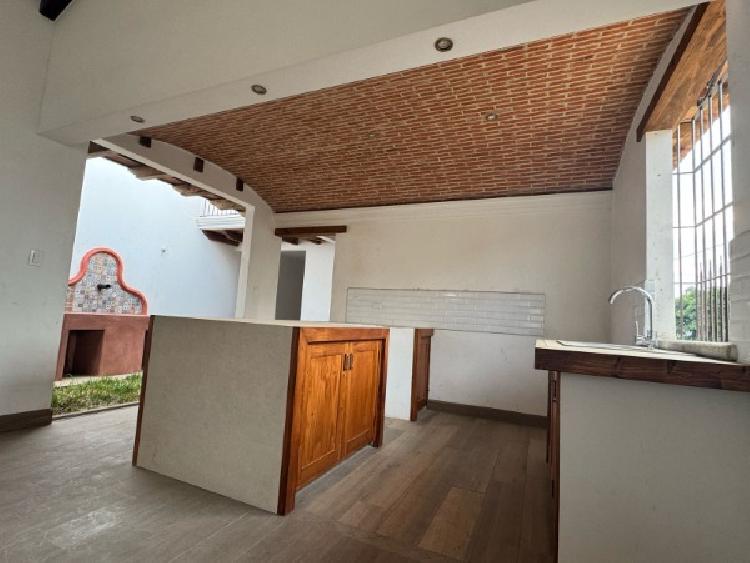 SE VENDE CASA DE ESQUINA EN ANTIGUA GUATEMALA