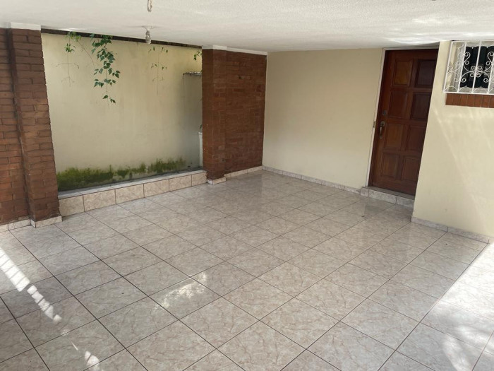Casa en RENTA, San Jorge zona 11 - Image 2