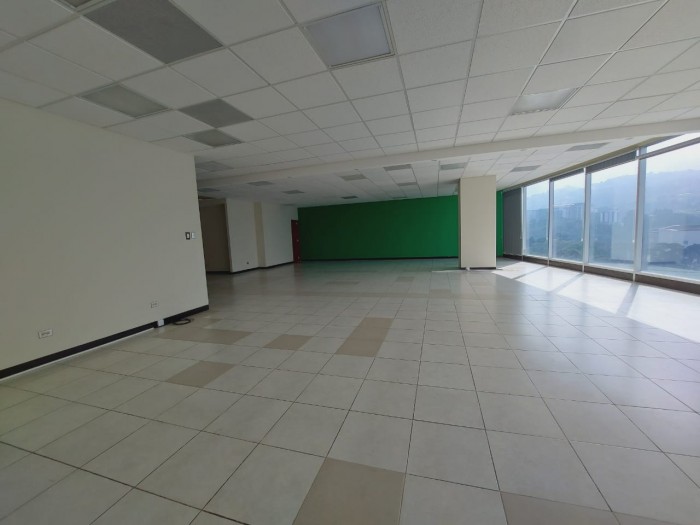 Oficina amplia en renta en Zona 10 Guatemala - Miniatura 6