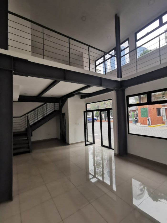 Locales Nuevos en Renta, Plaza Comercial zona 10.