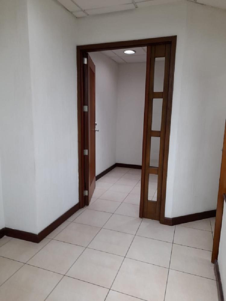 Rento Oficina en Zona 10 — foto 7