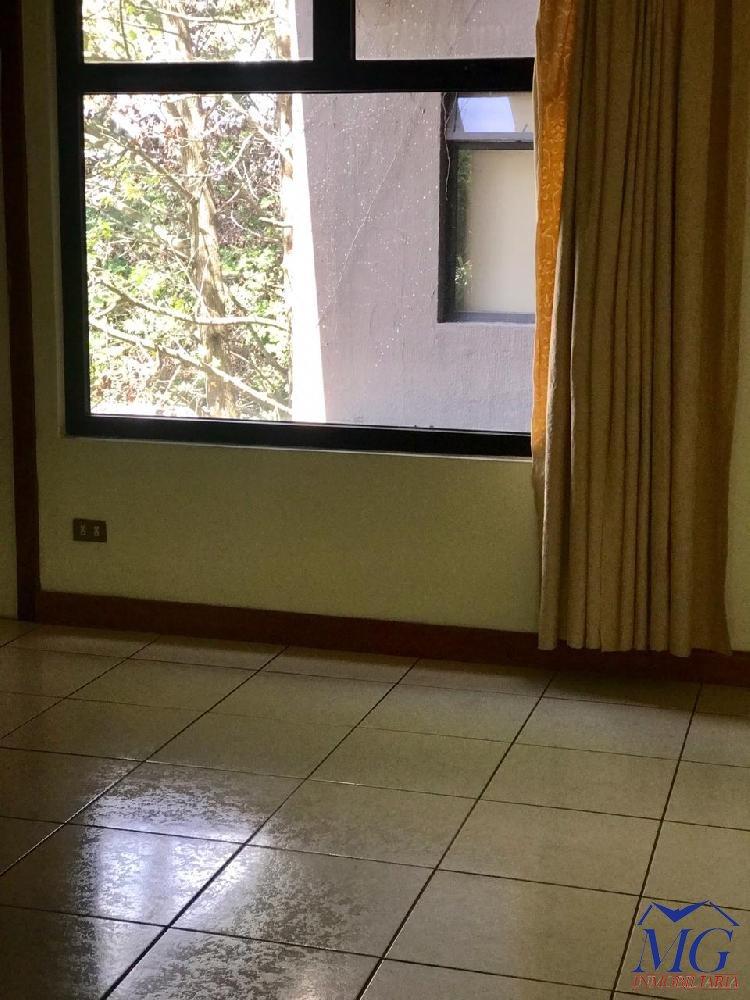 SE ALQUILA LINDO APARTAMENTO EN ZONA 14 — foto 2