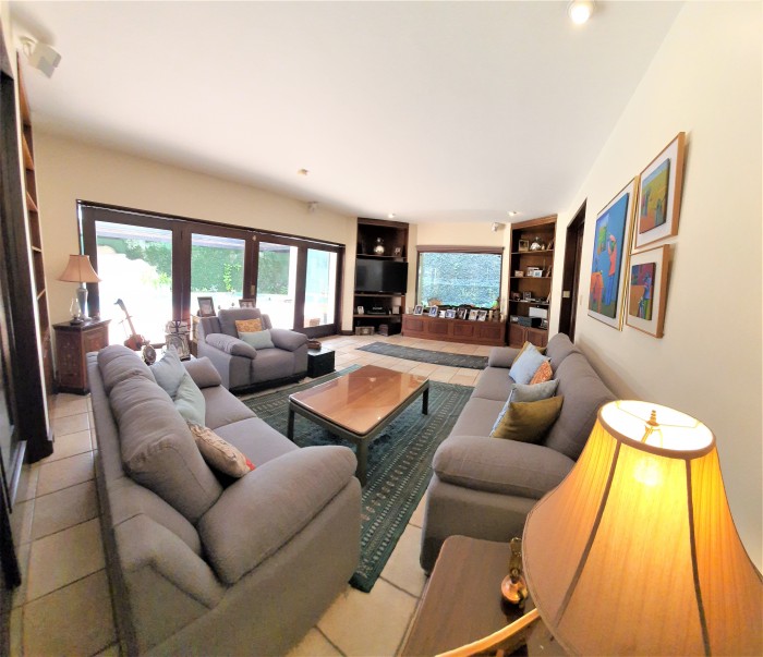 Hermosa Casa en Venta en Zona 14 Guatemala - Image 3